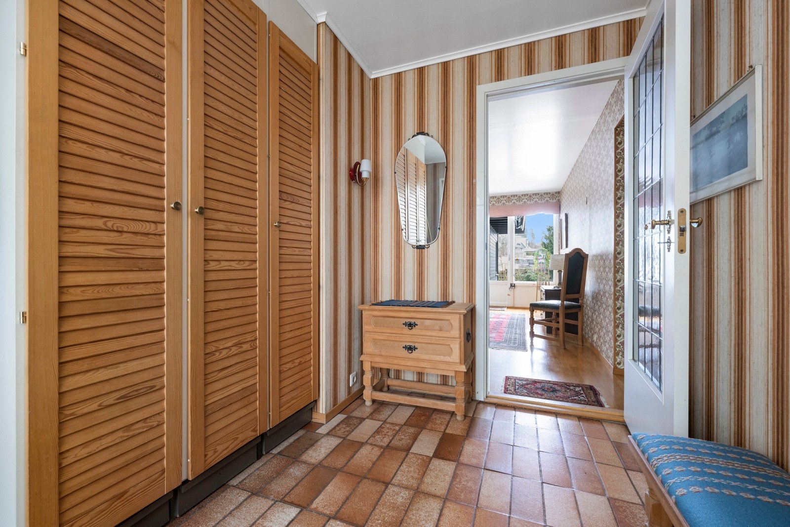 Romslig gang med garderobe Galleribilde