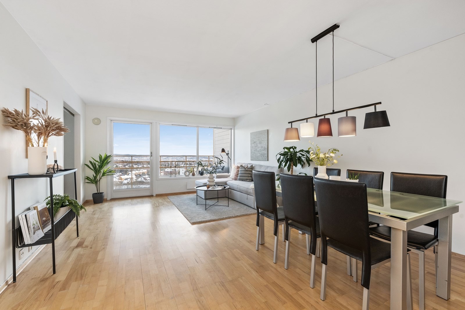 God plass til spisestue. Galleribilde