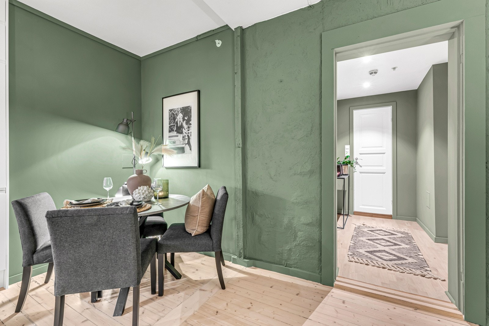Her har du plass til spisegruppe uten at det går på bekostning av den gode romfølelsen. Galleribilde