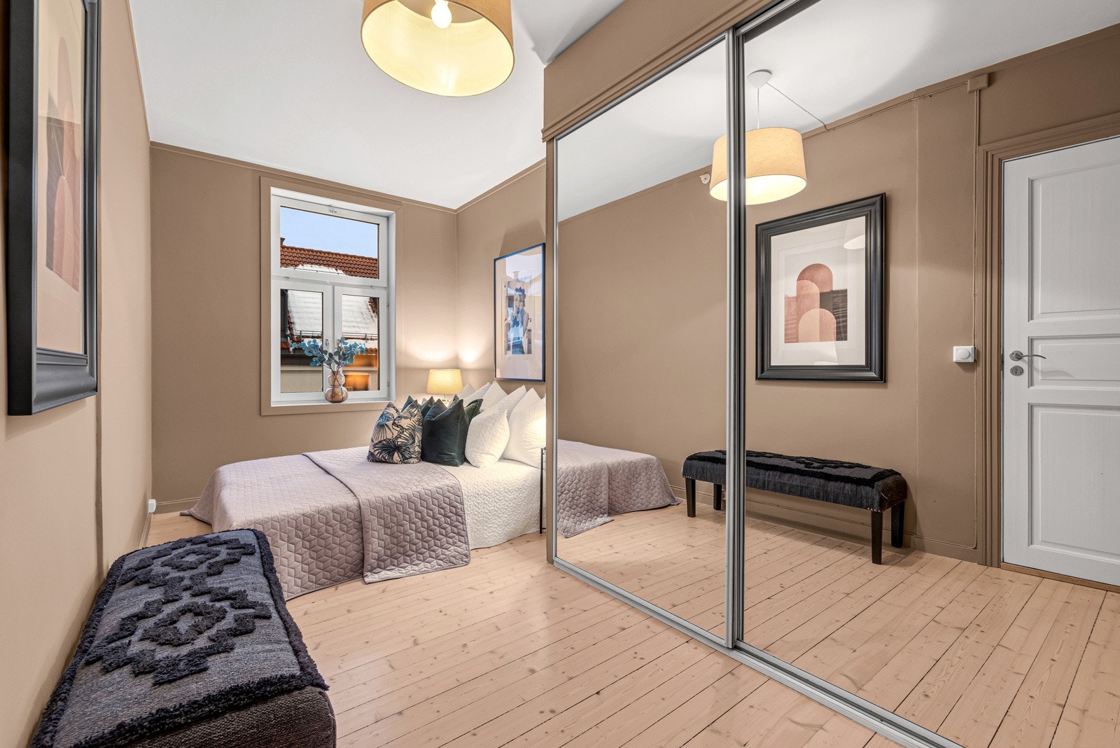 Hovedsoverom med inngang fra entreen. Galleribilde