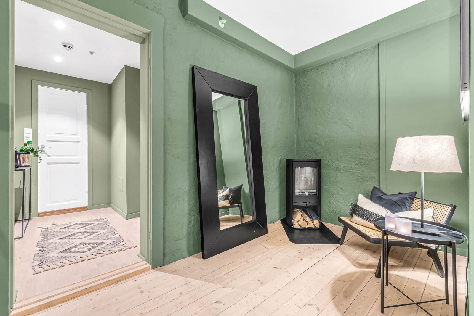 Fra den romslige entreen kommer du inn til stuen. Galleribilde