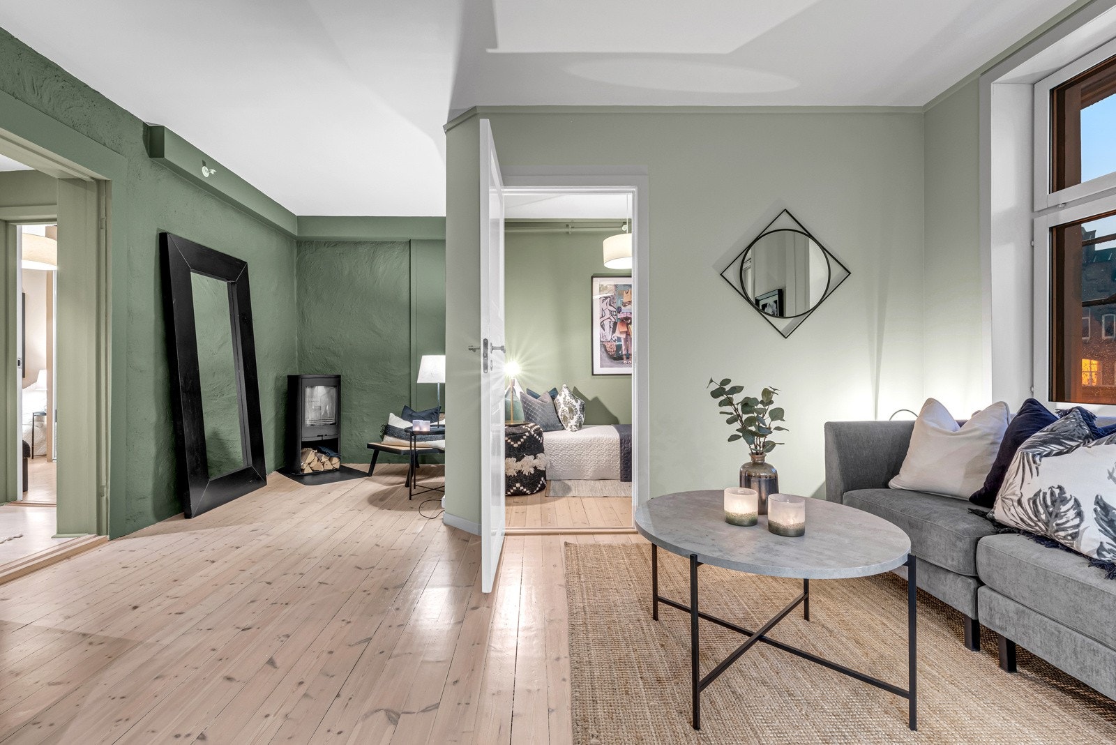 Gjesterom med inngang fra stuen. Galleribilde