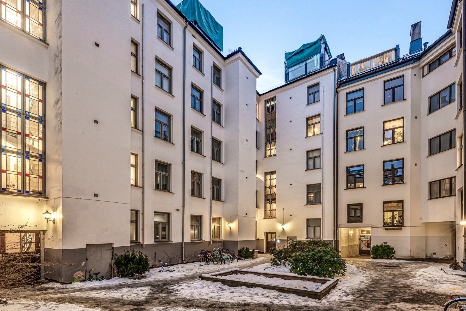 Pent opparbeidet og koselig bakgård. Galleribilde