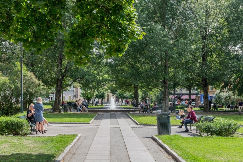 Olaf Ryes Plass er kjent for sitt yrende folkeliv og her har du et godt utvalg av spisesteder, butikker og barer. Galleribilde