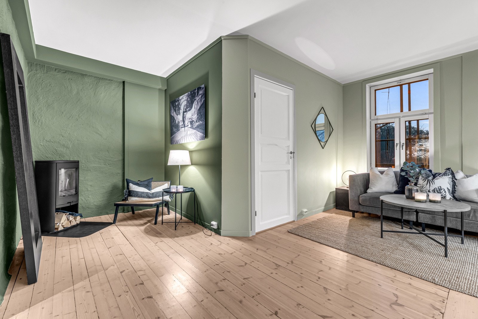 Stuen har fine soner, som gir gode innredningsmuligheter. Galleribilde