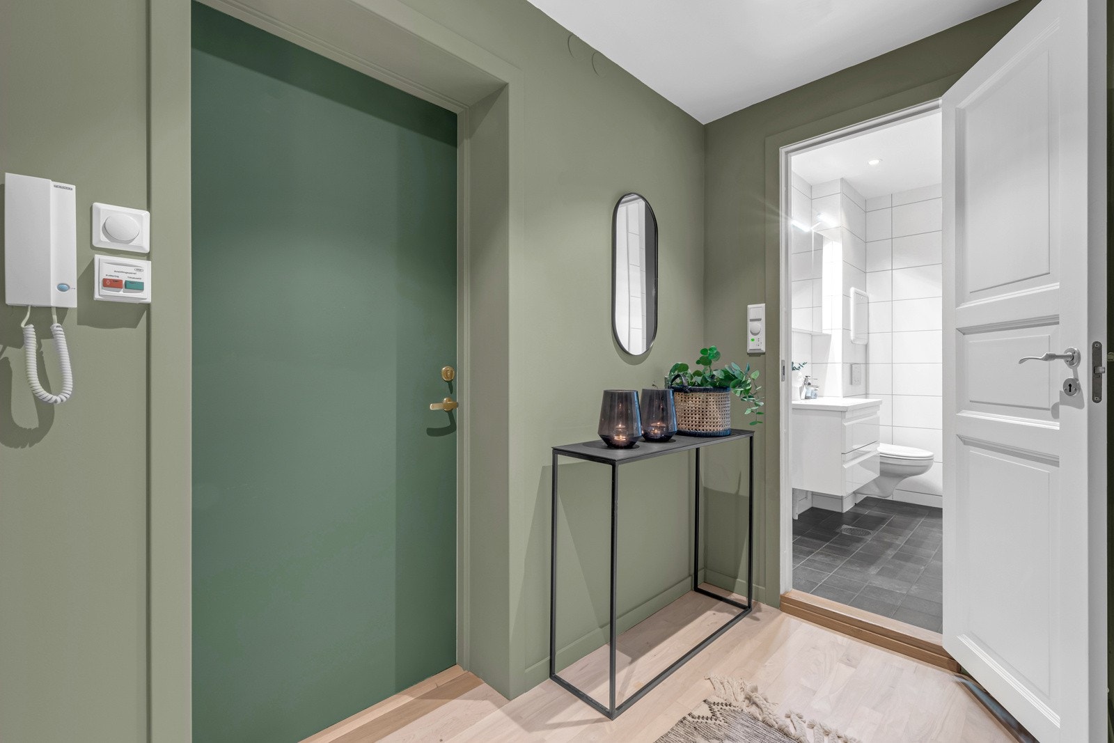 Fra entreen har du inngang til badet. Galleribilde