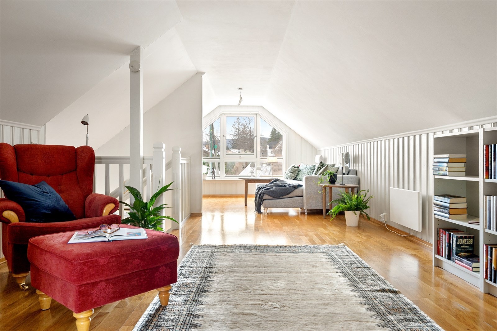 Videre har andre etasje godt med plass til diverse møblement. Galleribilde