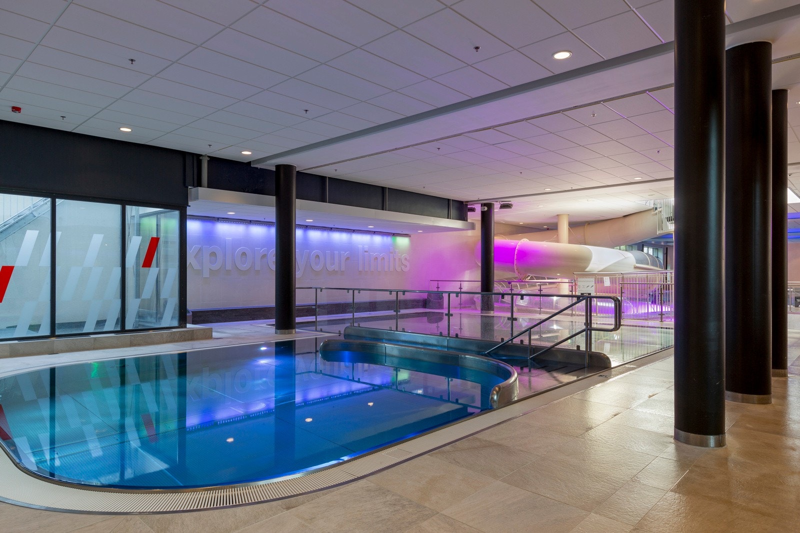 Sats Røa bad og trening har stor svømmeavdeling og et velutstyrt treningssenter. Galleribilde