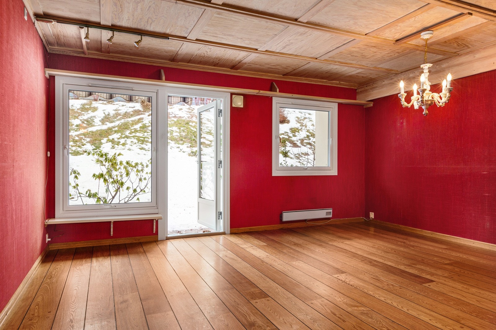 Dagens planløsning er tilnærmet original løsning. Unntaket er soverom 3 som er fjernet til fordel for større spisestue. Galleribilde