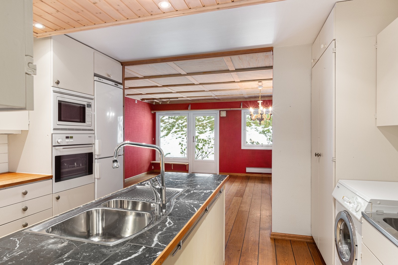 I dag er det opplegg for vaskemaskin på kjøkkenet. Galleribilde