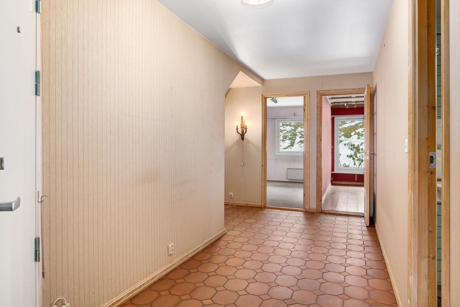 Flislagt gang. Sameiet har nylig skiftet inngangsdør og callinganlegg m.m. Galleribilde