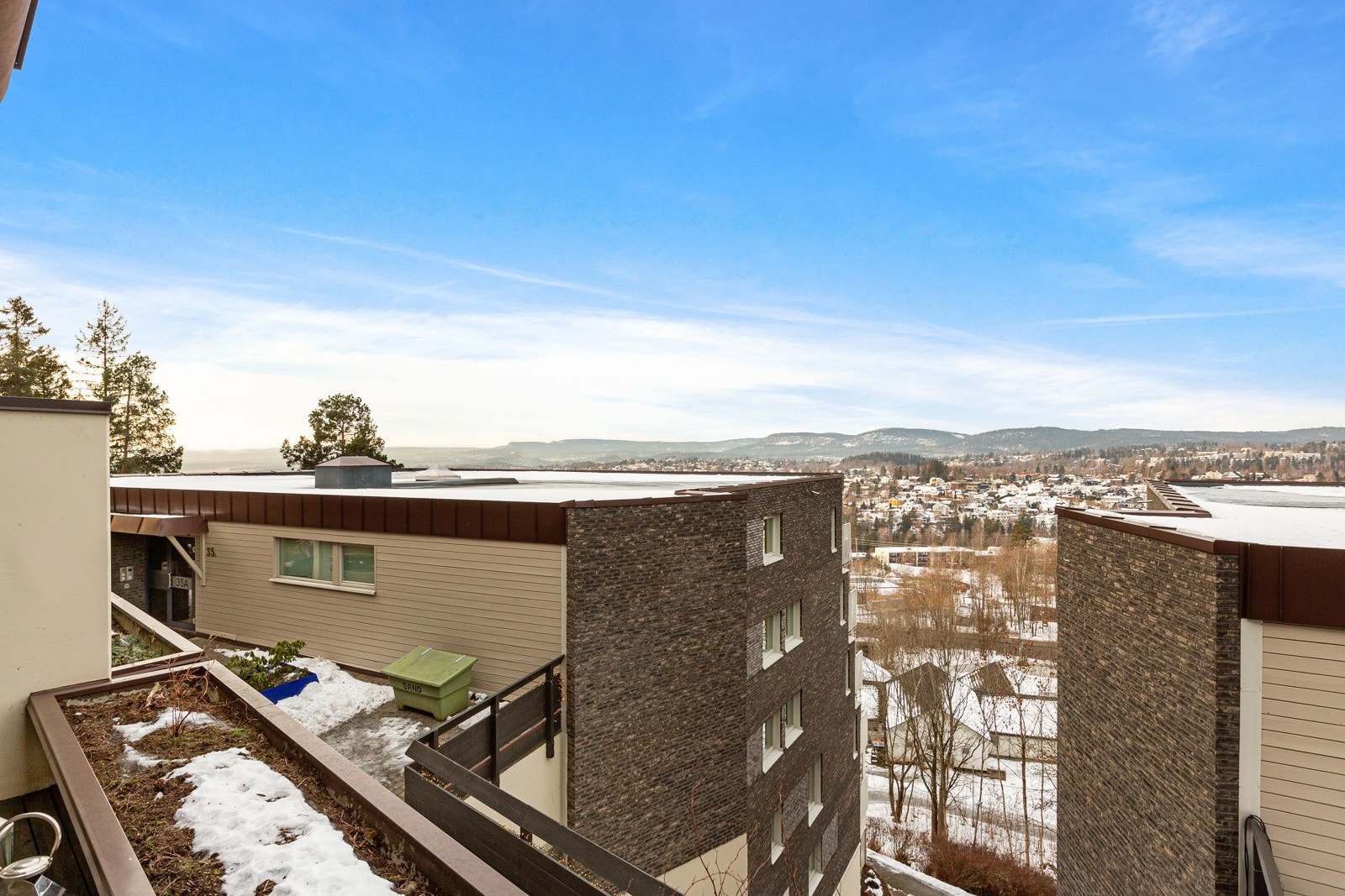 Stor og innholdsrikt leilighet med oppussingsbehov, stort potensial og mange muligheter. Galleribilde