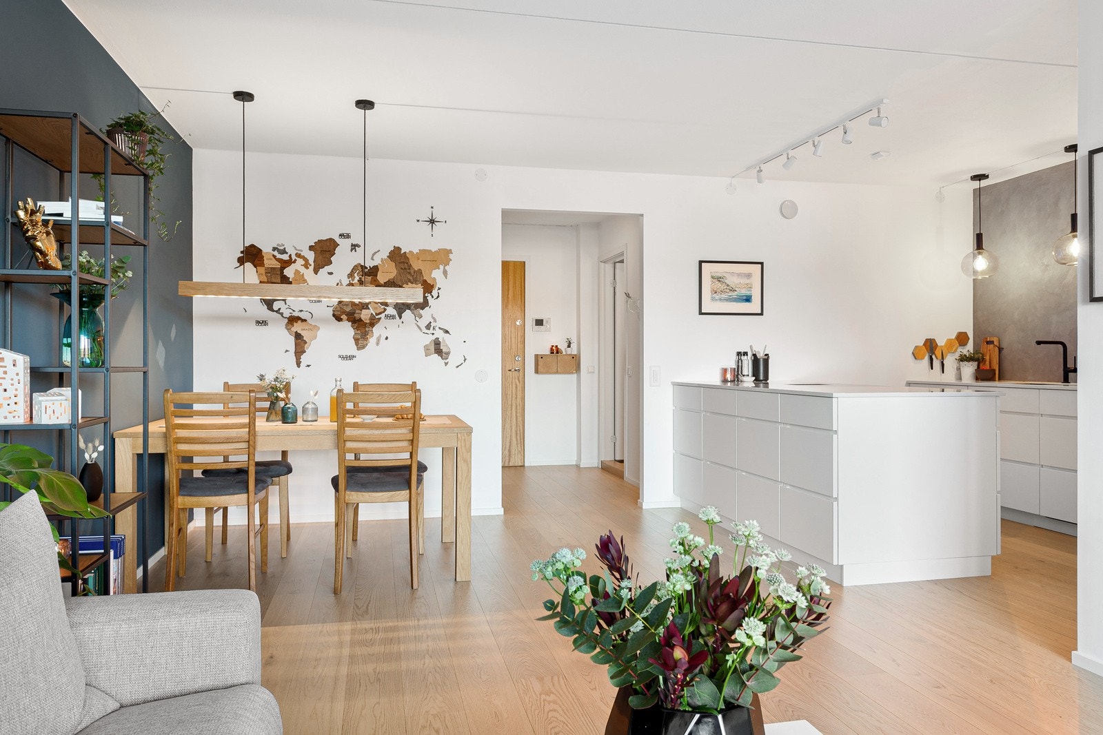 Leiligheten har et lekkert gulv i form av enstavs eikeparkett fra BOEN. Galleribilde