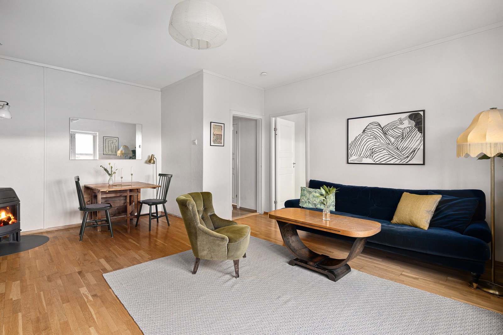 Stuen rommet sofaseksjon, mediemøblement, spisestue og det du måtte ønske Galleribilde