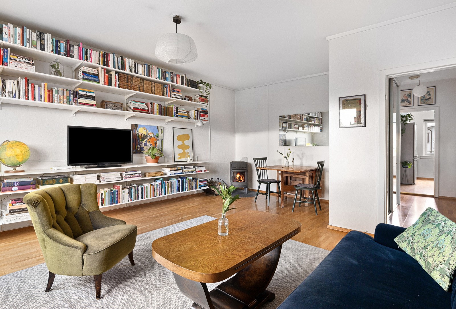 Perfekt med en romslig spisestue i egen sone Galleribilde