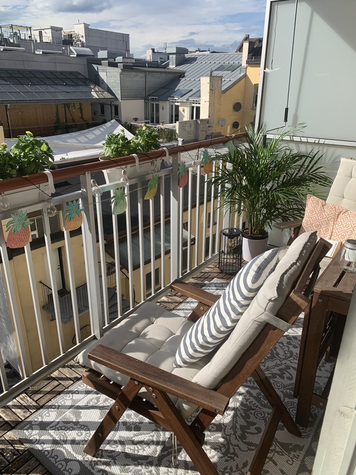 Sommerbilde fra balkong. Galleribilde