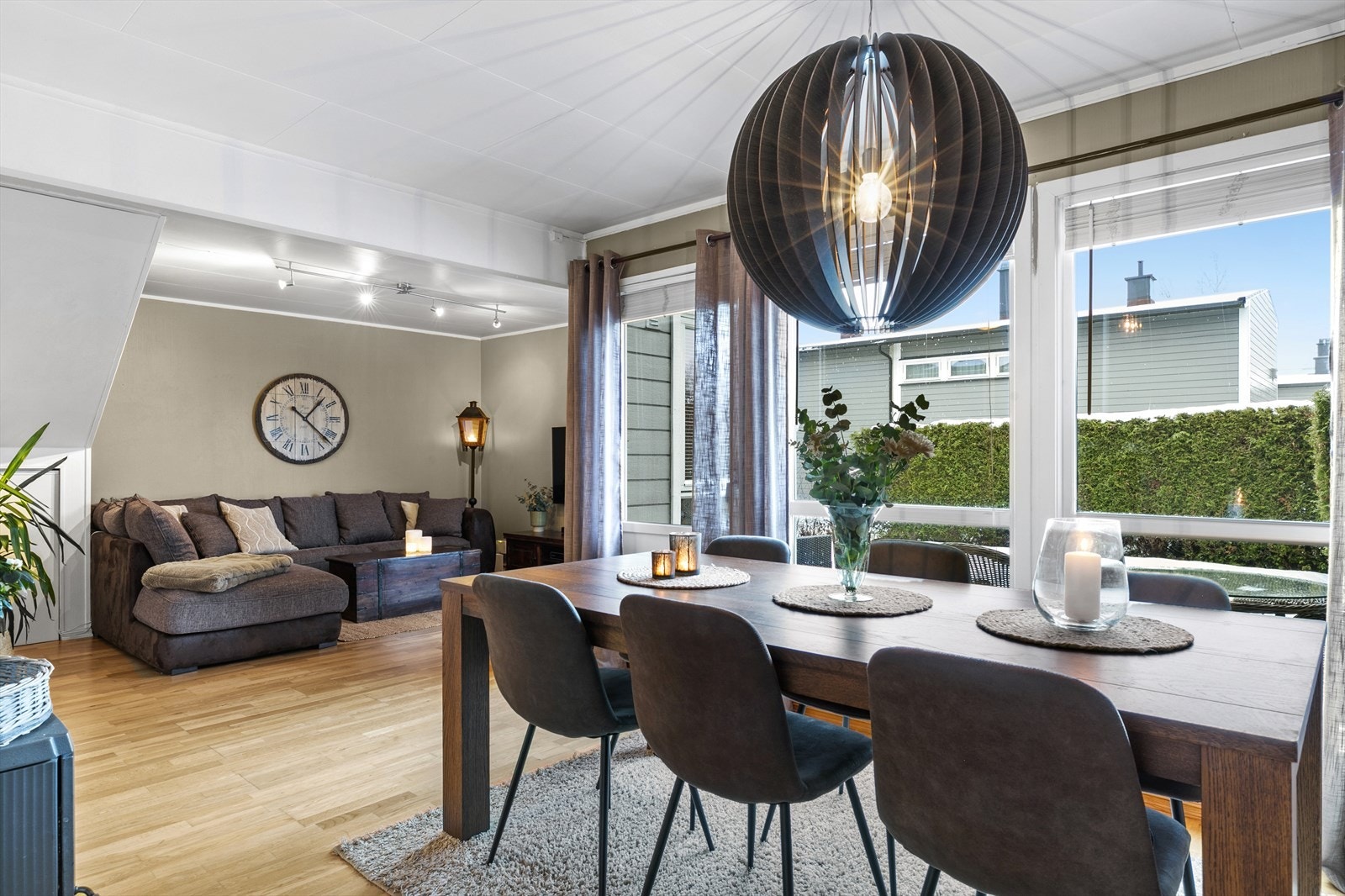 Attraktivt rekkehus over to plan i barnevennlig og populært område på Øreåsen. Galleribilde
