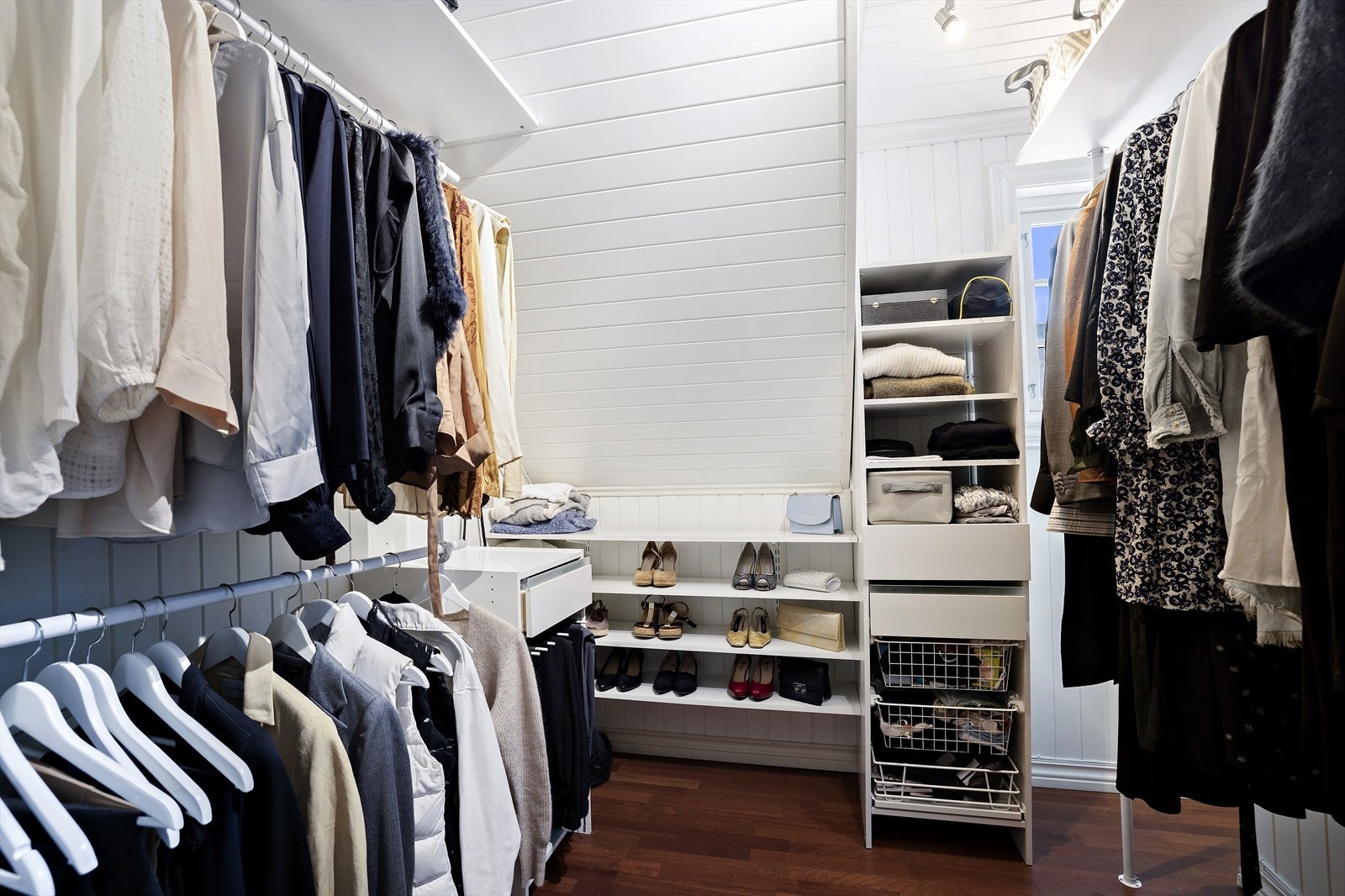 Walk-in closet Galleribilde