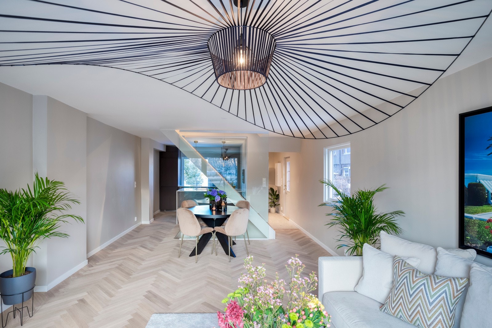 Huset er totaloppusset i 2021/22 og har en attraktiv og barnevennlig beliggenhet på Bogstad/Røa. Galleribilde