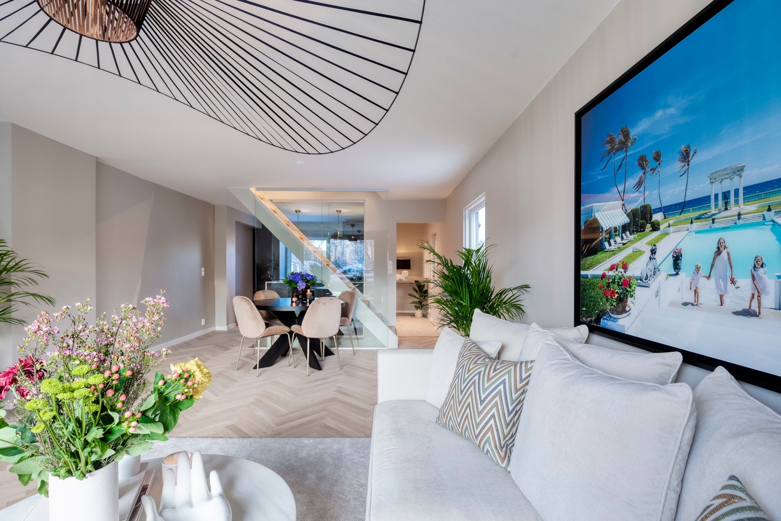 Under oppussingen er det vektlagt gode og moderne løsninger. Trappeløpet med glassvegger gir et unikt og gjennomført preg. Galleribilde