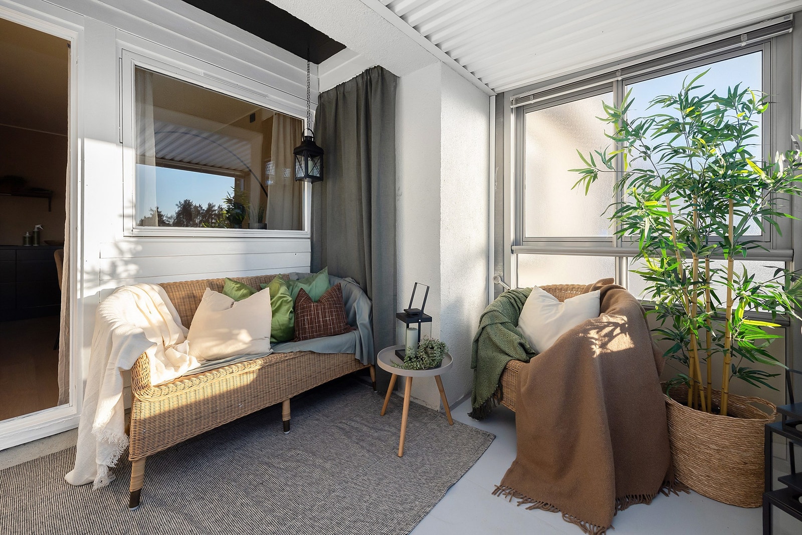 Praktisk og innglasset balkong på 8 kvm. Galleribilde