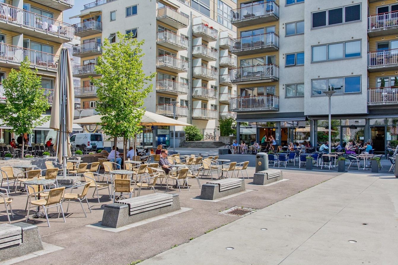 Teaterkvartalet! På teaterplassen finner man forskjellige restauranter. Galleribilde