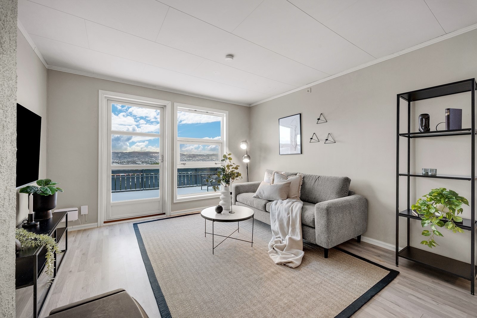 - Stuen fremstår lys og fin - Galleribilde