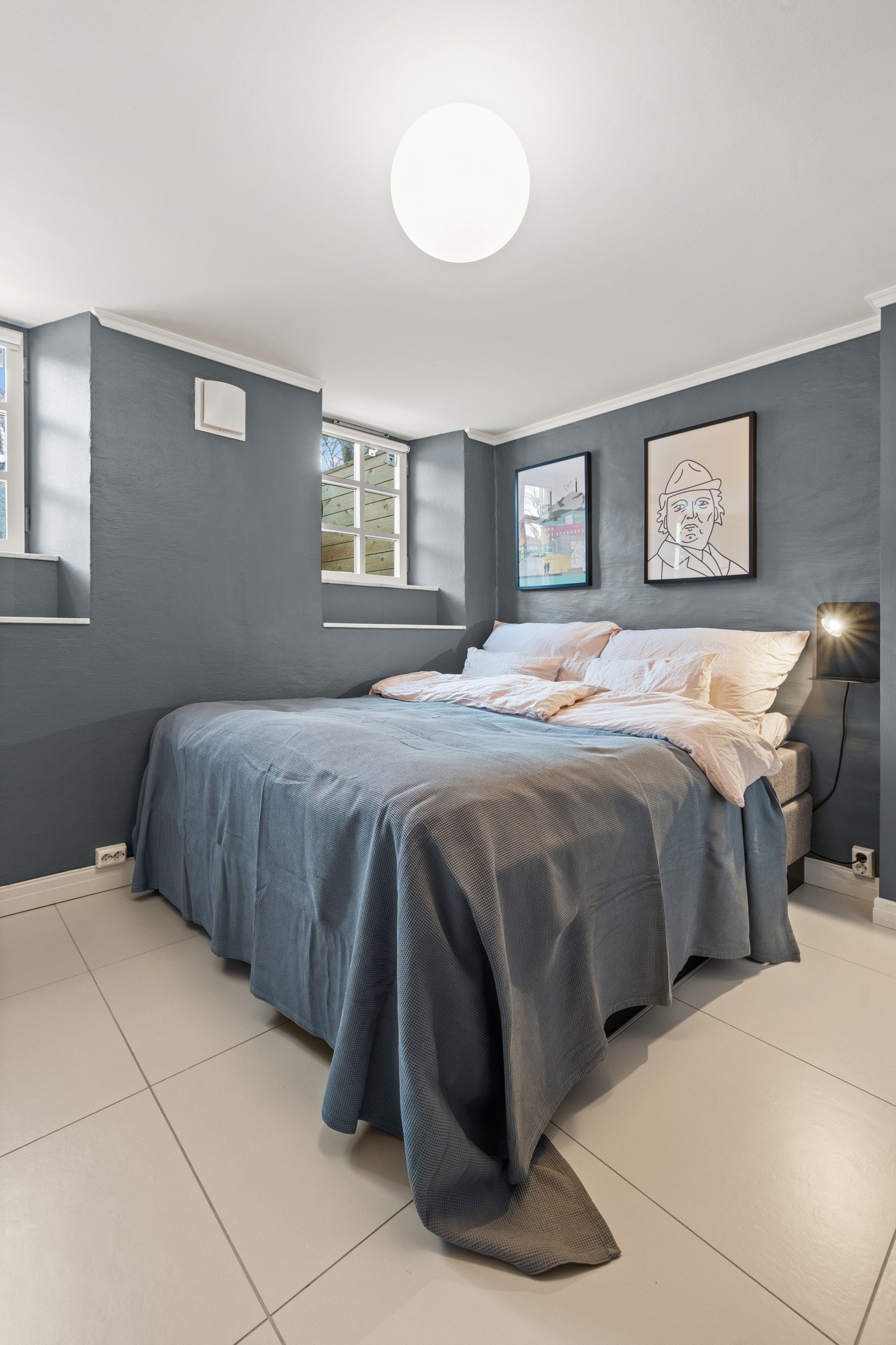 Pent hovedsoverom med god plass til dobbeltseng og nattbord. Galleribilde