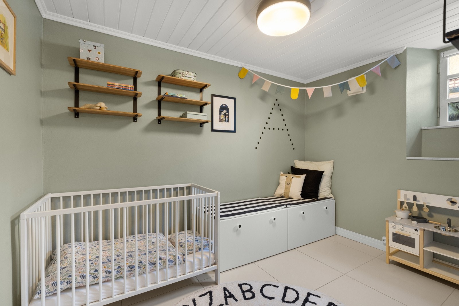 Her får minstemann i familien sin egen oase hvor fantasien får fritt spillerom. Galleribilde