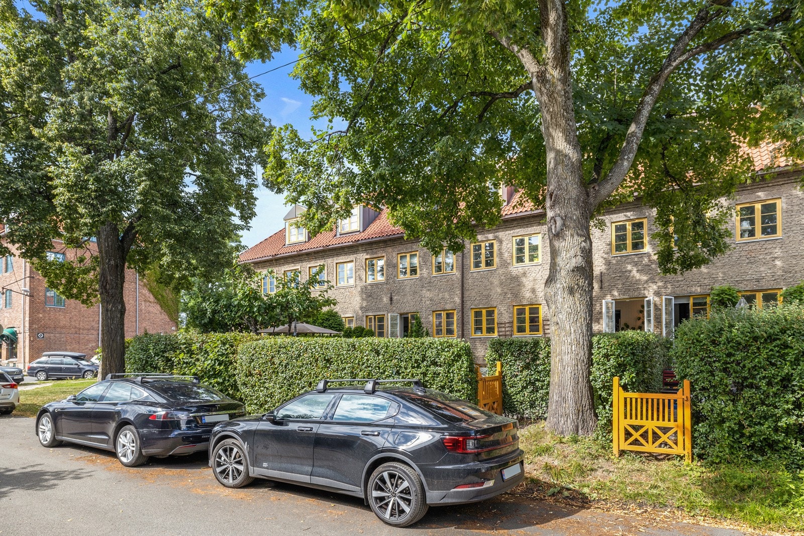 Boligen tilhører et meget veldrevet boligselskap og har flott intern beliggenhet i Lille Tøyen hageby. Galleribilde