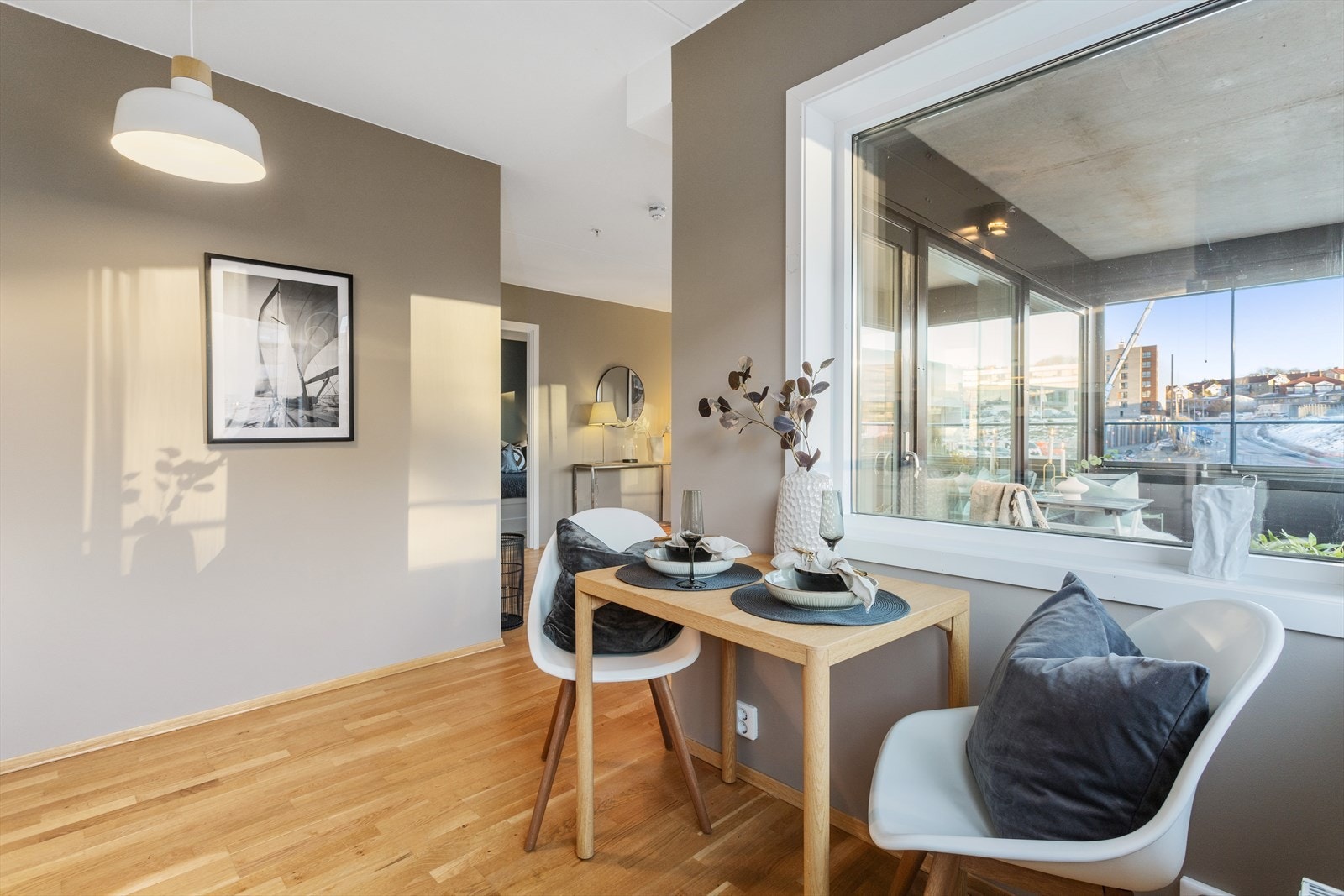 Plass til kjøkkenbord og stoler. Galleribilde