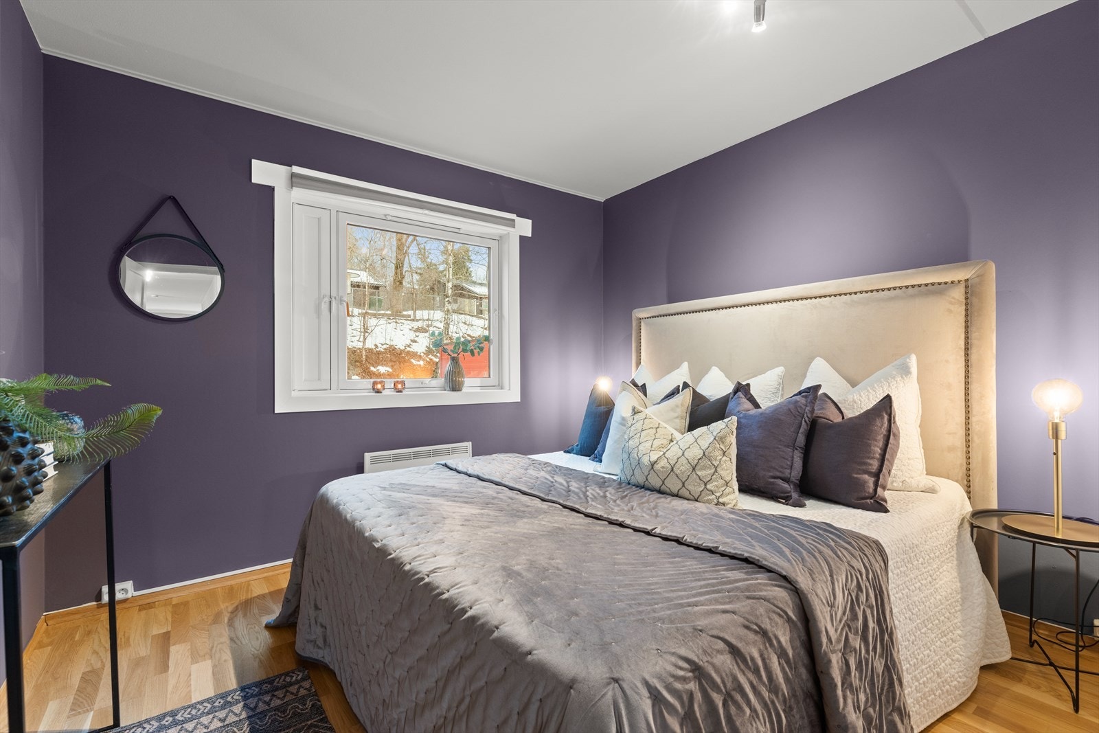 Stort hovedsoverom malt i lekker farge. Galleribilde