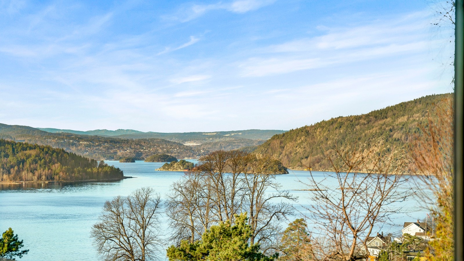 Fra boligen er det nydelig utsikt over fjorden! Galleribilde