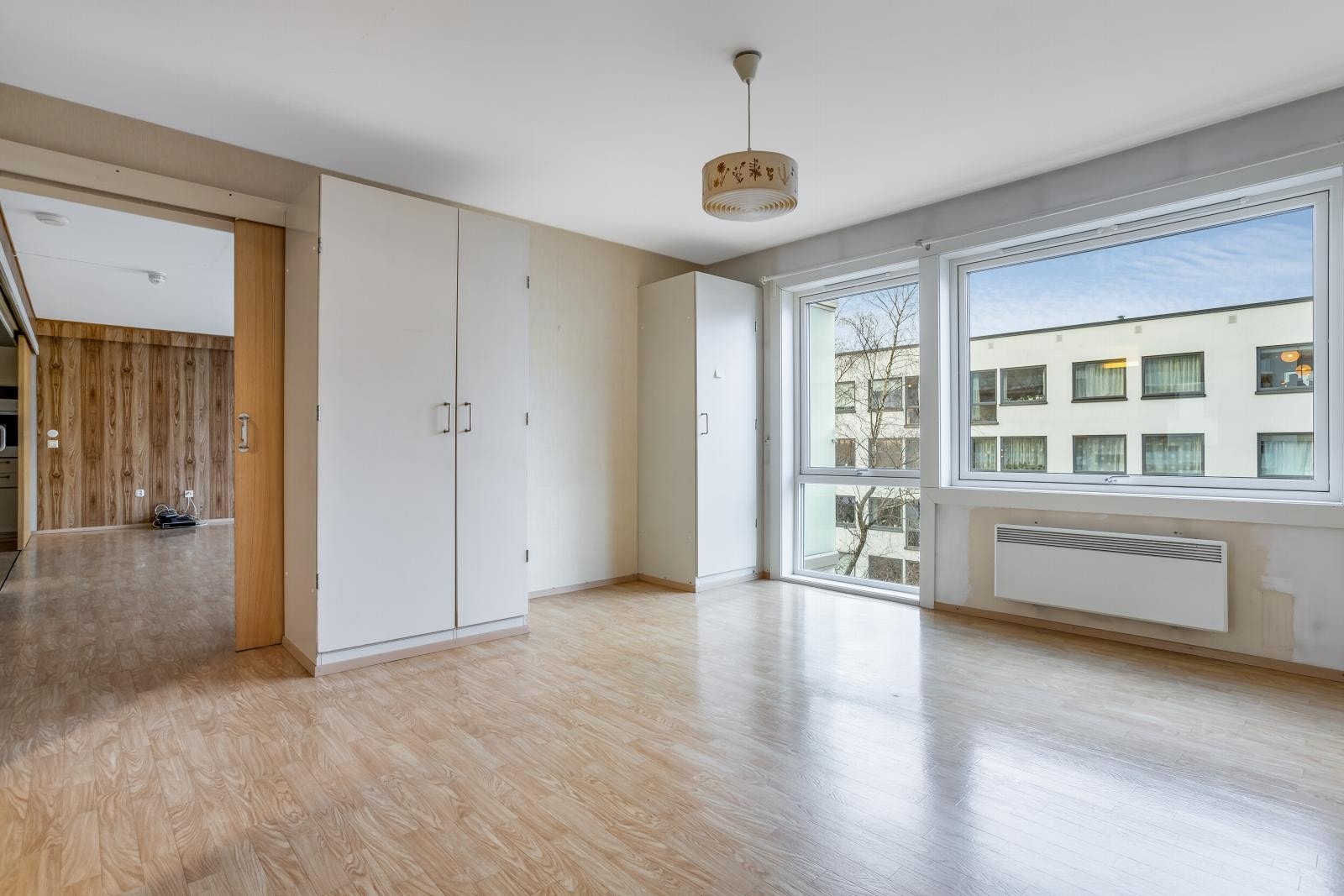 Romslig soverom med god skapplass. Galleribilde