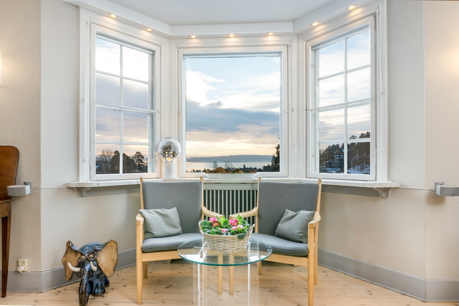 Fra karnappet i stuen med flott utsikt til byen og Oslofjorden Galleribilde