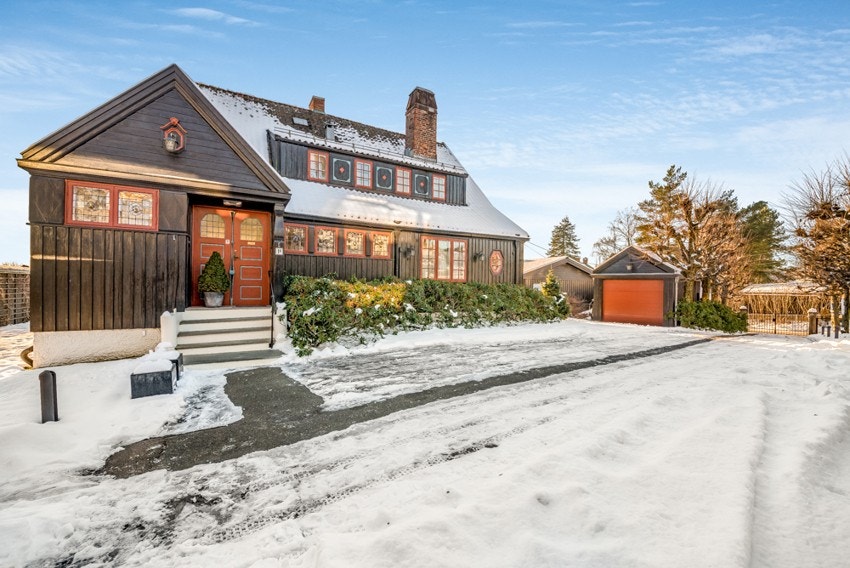 Bilde fra inngangspartiet. Det er lagt varmekabler i utvendig trapp Galleribilde