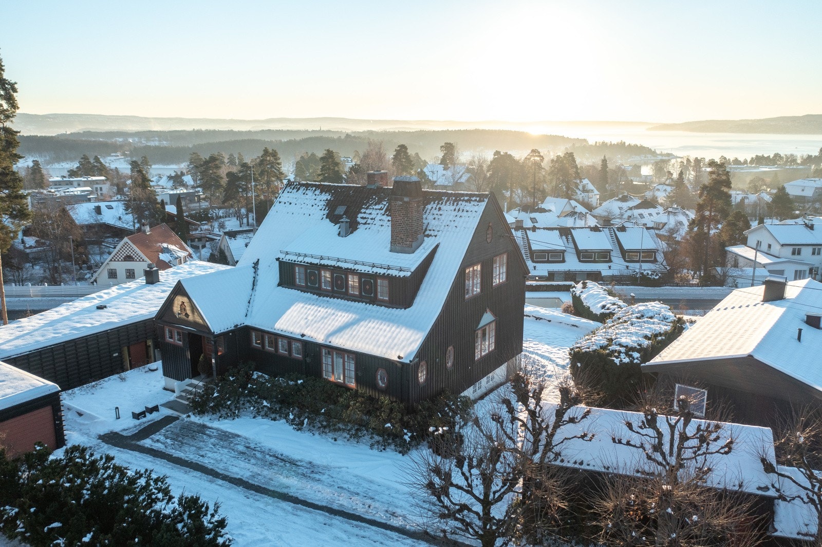 Dronebilde fra inngangspartiet Galleribilde