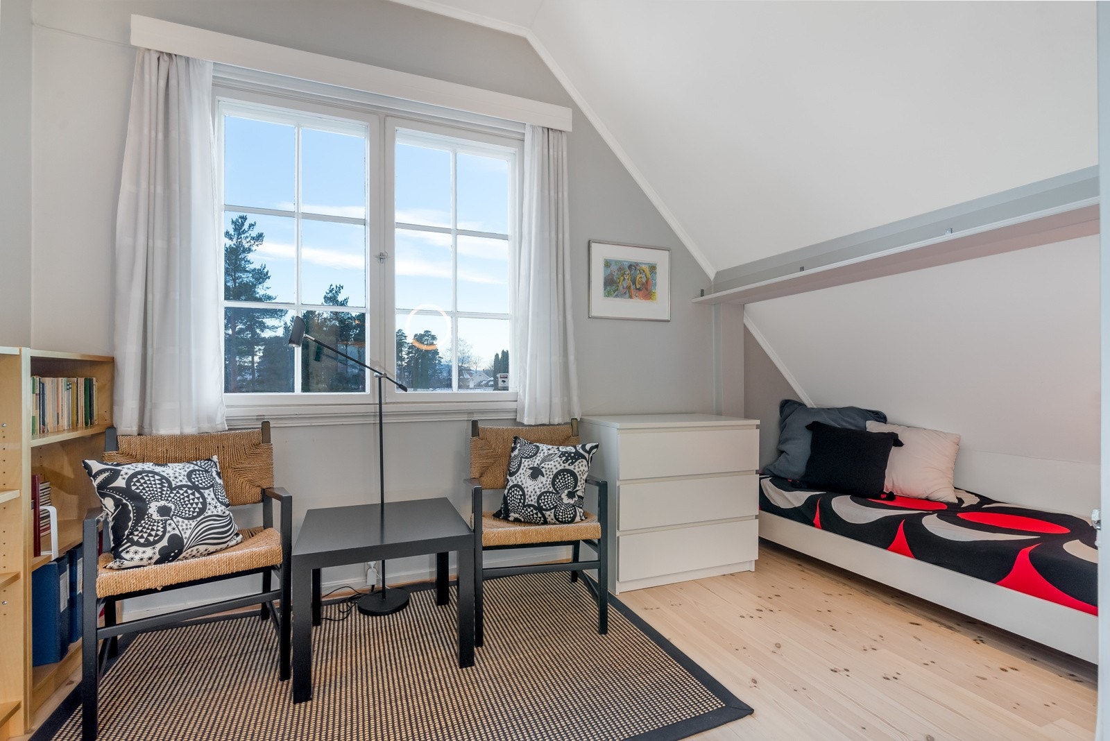 Fra soverom 3. i 2.etg. med innebygget seng og fin utsikt Galleribilde