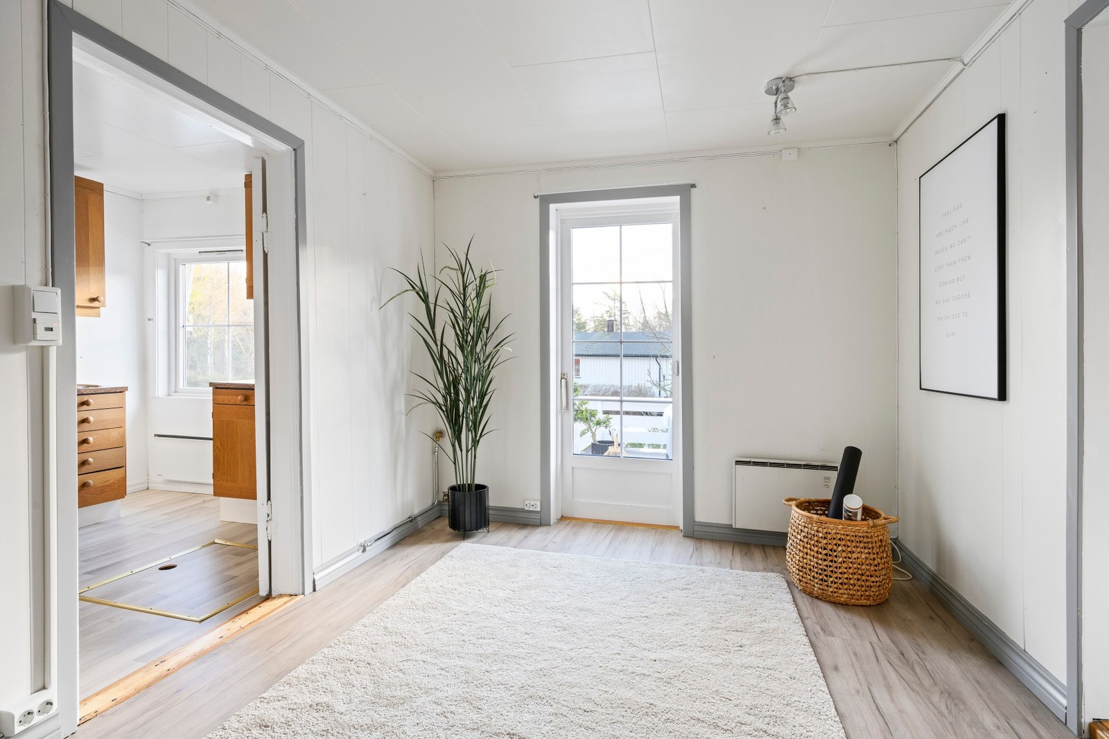 Fra spisestue/trapperom er det utgang til terrasse. Galleribilde