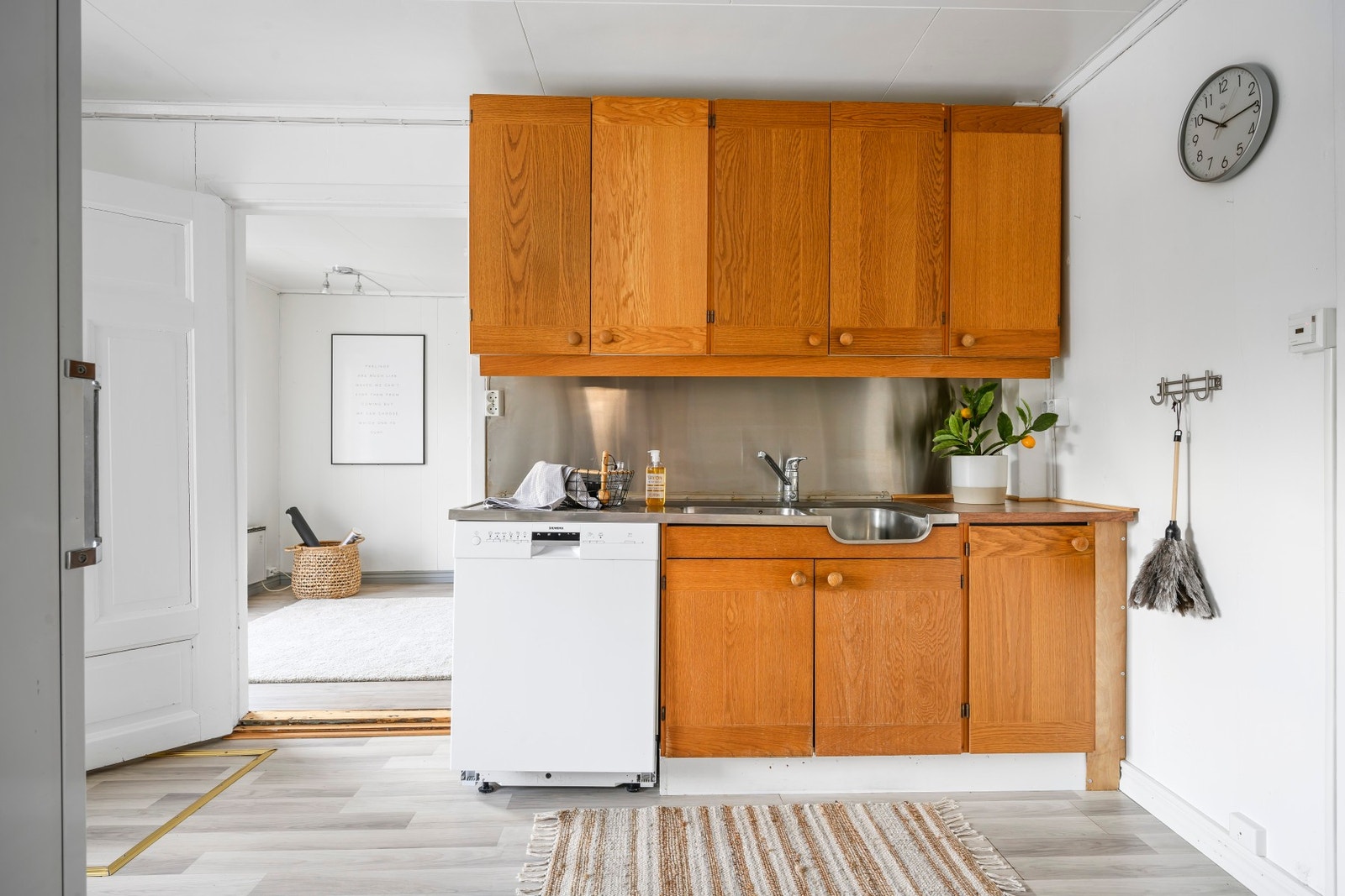 Hyggelig eldre kjøkken. Galleribilde