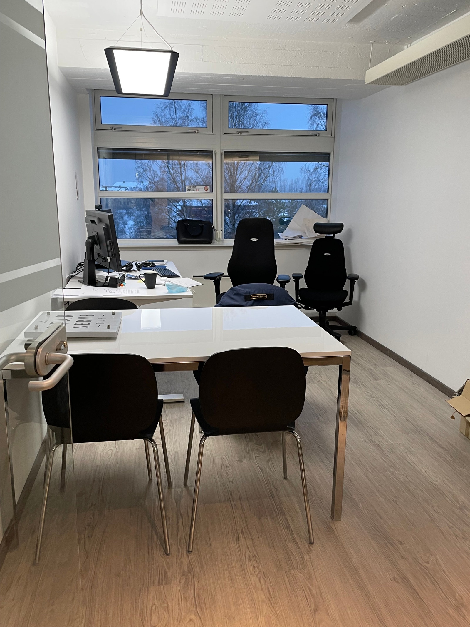 Kontor med sittesone, alternativt kontor til 2 personer Galleribilde