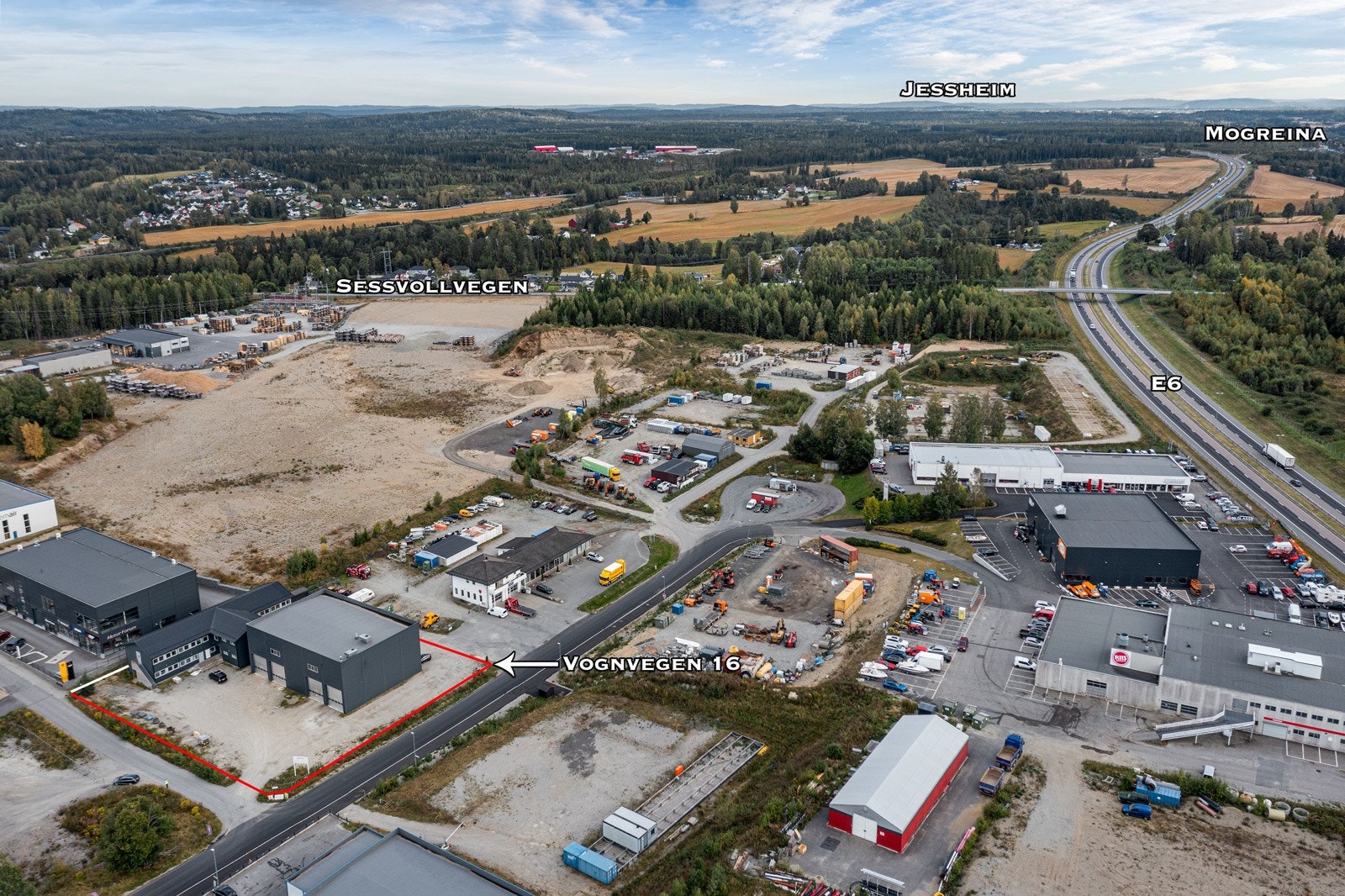 Kjørestrekning til Oslo sentrum ca. 56 km, og ca. 30 min til bygrensen. Galleribilde