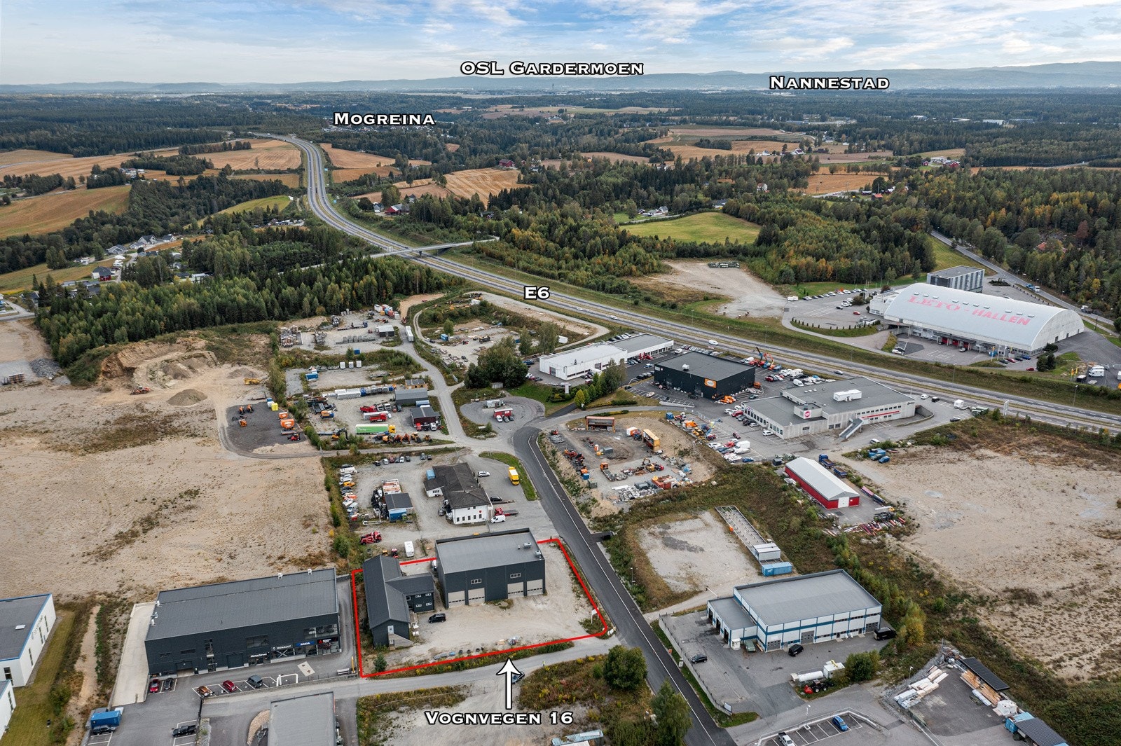 Meget sentral plassering i forhold til Oslo Lufthavn Gardermoen, som ligger ca. 17,4 km sydvest for eiendommen. Galleribilde