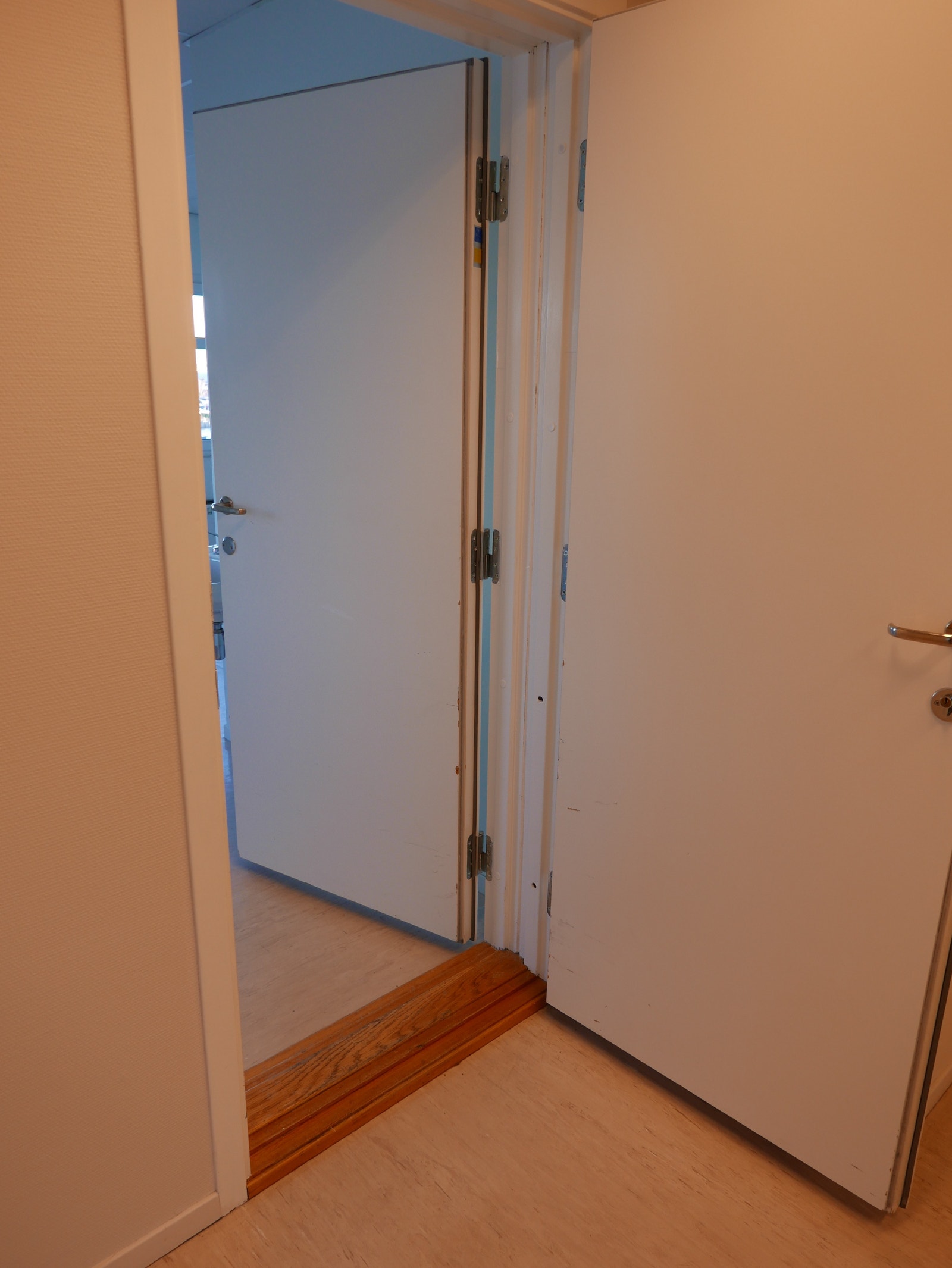 Doble dører sikre god lydisolasjon Galleribilde