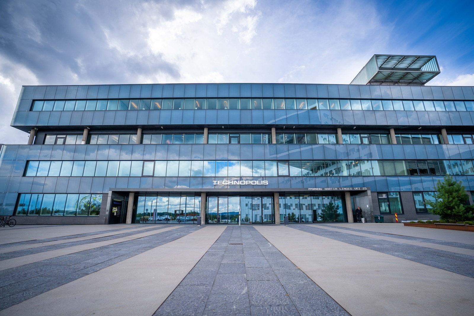 Terminalbyggets inngangsparti Galleribilde