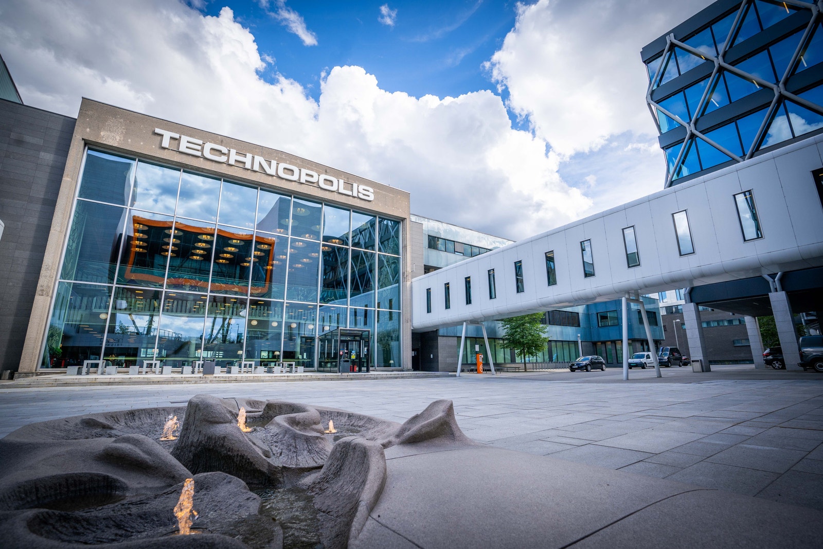 Terminalbygget sett fra Rolfsbuktveien Galleribilde