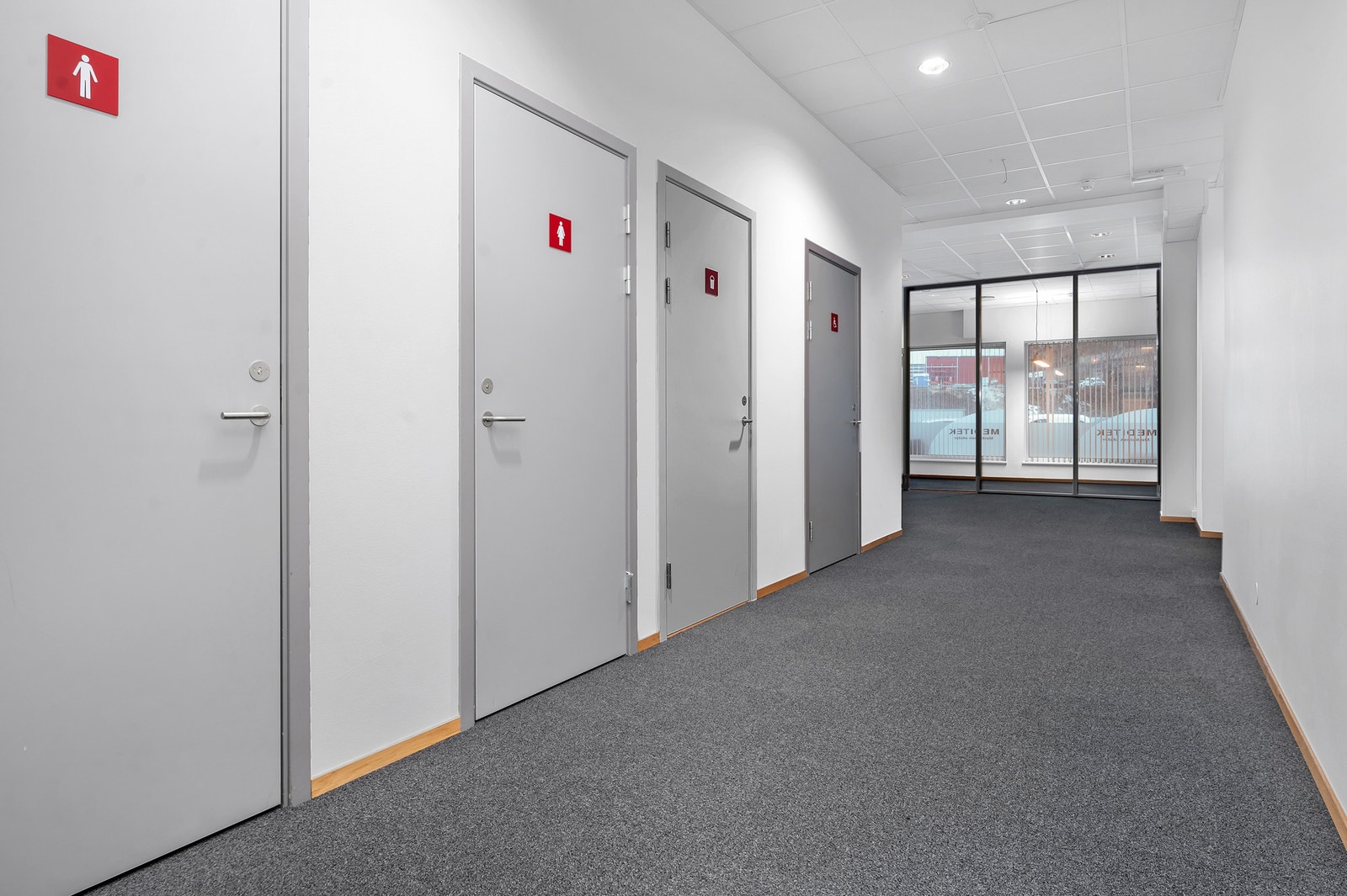 Toaletter og bøttekott Galleribilde