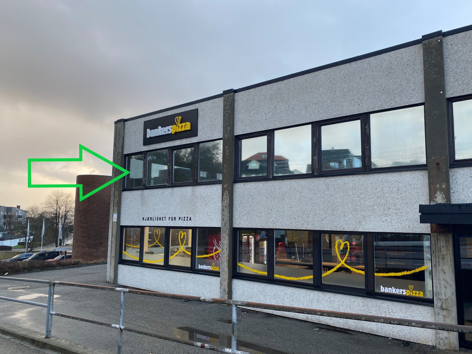 Pil mot ledig lokale i 2. etasje. Galleribilde