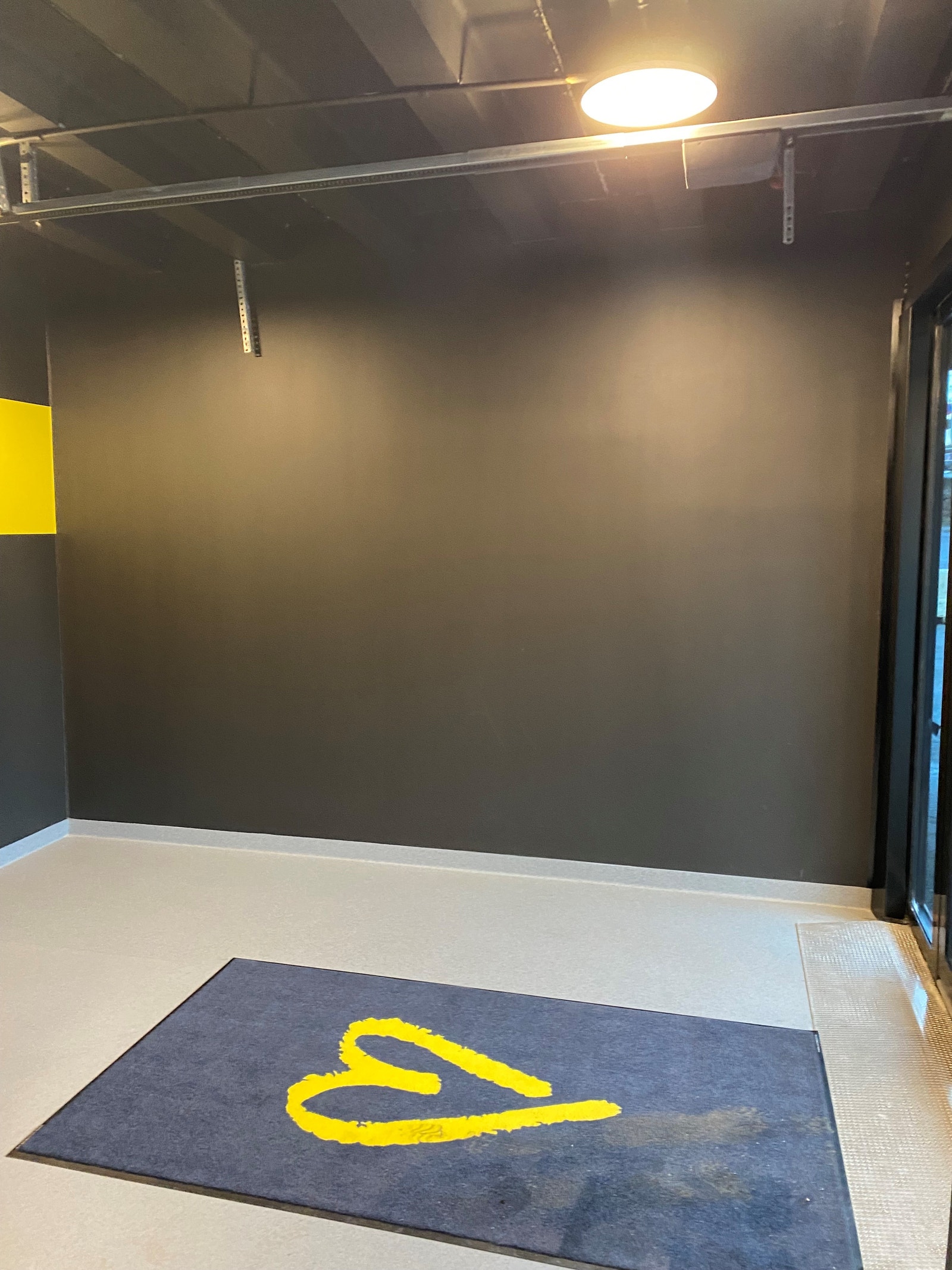 Her vil det bli satt inn dør til det ledige arealet Galleribilde