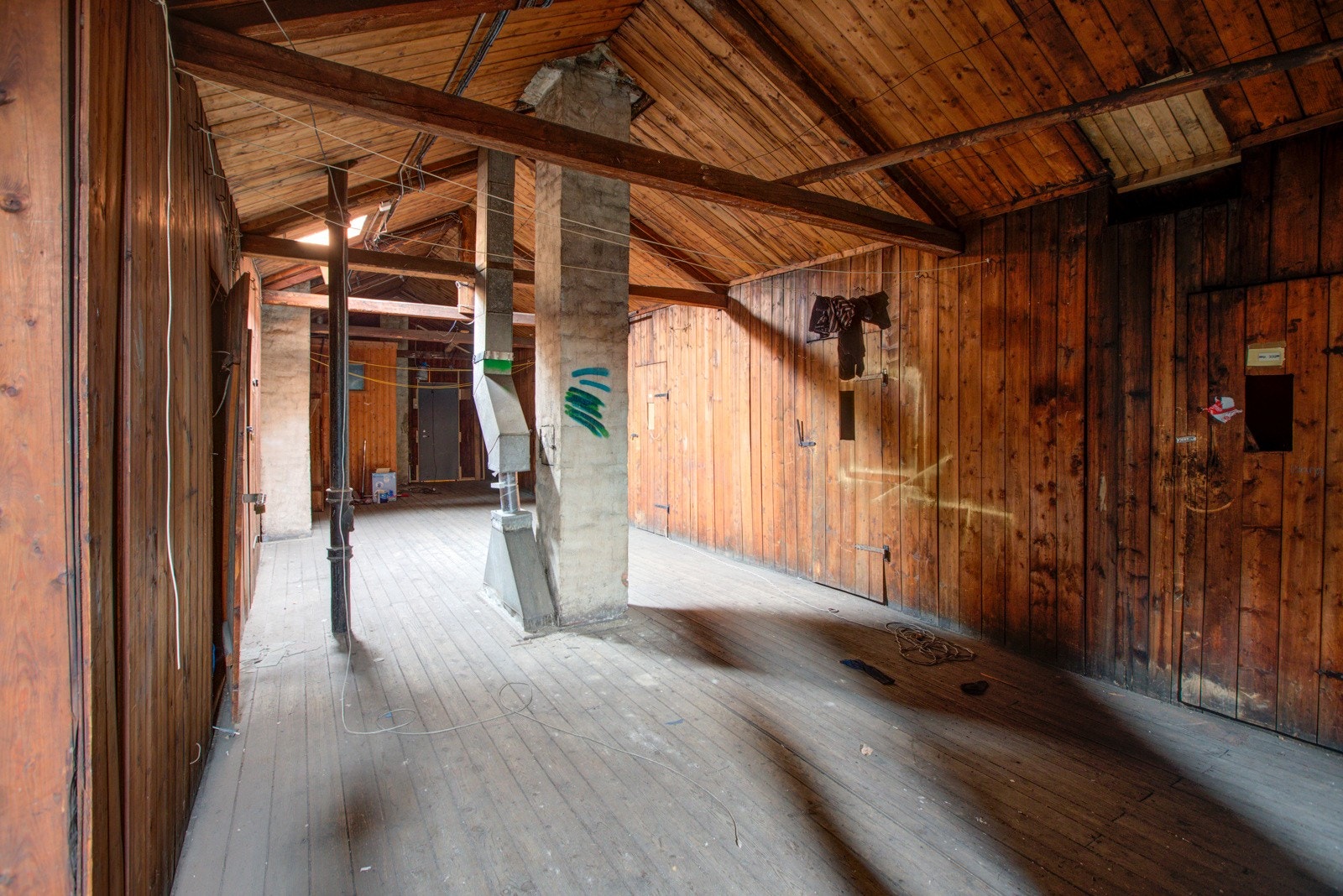 I 2019 ble det gitt rammetillatelse for bruksendring og ombygging av fellesarealer på loft til 7 leiligheter på loft. Galleribilde